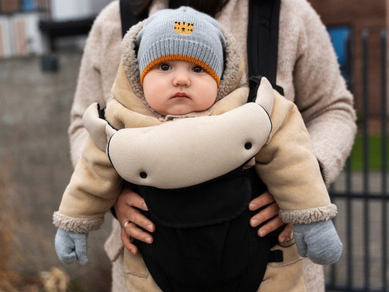 Purtarea bebelușului în marsupiu îi poate afecta șoldurile? 